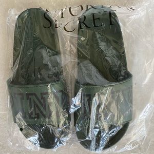NIB New Victoria's Secret PINK Dark Green Shower Slides Shoes